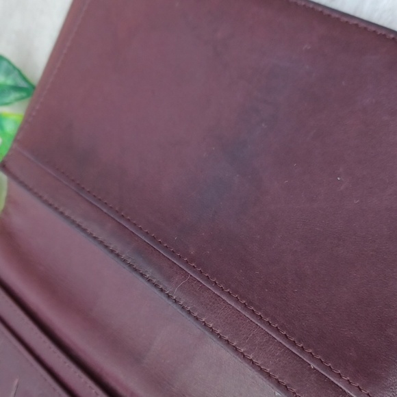 Chanel Camellia Embossed Lambskin Wallet - Picture 7 of 17